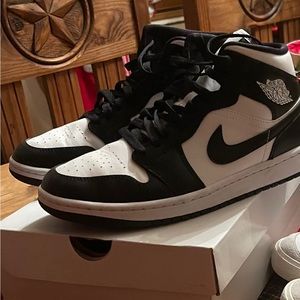 Women’s Air Jordan 1 Mod shoes- size 8